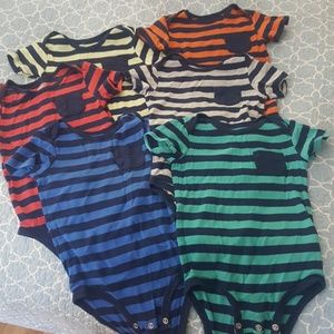 Lot of 6 onsies 24M, simple joys by carter's